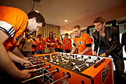 Spannendes Duell mit Fußballstar Thomas Müller – beim BiFi Kicker-Match in der Allianz Arena  (©Foto. Bifi)